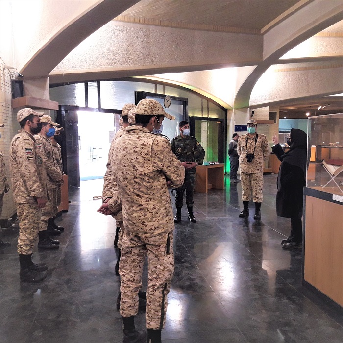 بازدید جمعی از پرسنل و سربازان دانشکده افسری امام علی (ع) از موزه ملی قرآن کریم